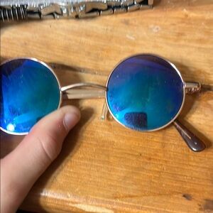 Chic Round Sunglasses with Blue Lenses